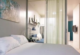 GM Rentals SafeStay Apartment at Mactan Airport has Balcony rooms