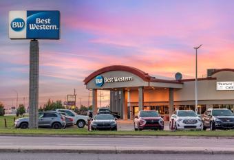 Best Western Marquis Inn & Suites allows 18 year olds to book a room