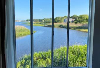 Cape Sands Inn has Balcony rooms