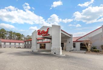 Red Roof Inn & Suites Newport News has Smoking rooms