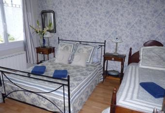 L arum antique has Balcony rooms