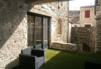 Le gite d    c  t   has Balcony rooms