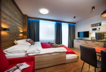 4Roses Apartments has Balcony rooms