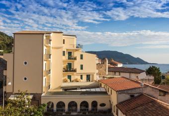 Hotel La Pergola has Balcony rooms