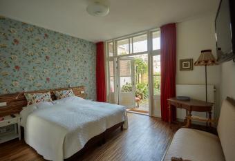 B&B Muntzicht allows 18 year olds to book a room
