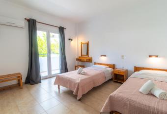 Kantaros Apartments has Balcony rooms