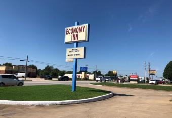 Economy Inn has Smoking rooms