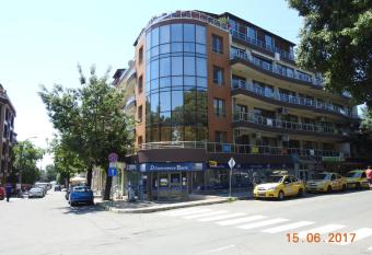Sunny Sands Studios has Balcony rooms