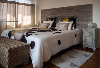 Les abysses allows 18 year olds to book a room