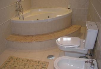 Villa d Arcos has rooms with a private hot tub