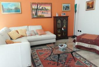 A Cremona da giusy has Balcony rooms