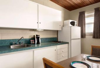 Thriftlodge Moose Jaw has Smoking rooms