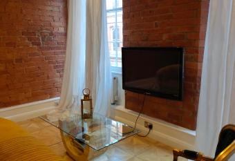 Versailles allows 18 year olds to book a room