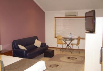 Koala Tree Motel has Balcony rooms