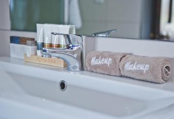 Knights Inn has Balcony rooms