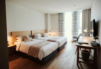 La Casa hotel Gwangmyeong has rooms with a private hot tub