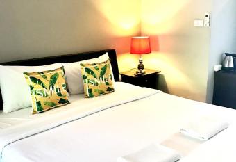 The Green Plaza Hotel has Balcony rooms