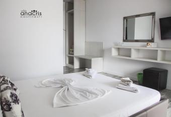 Anacris Guesthouse has Balcony rooms