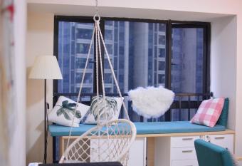 YoYo Youth Apartment has Balcony rooms