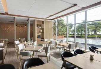 Courtyard by Marriott Xiamen Haicang allows 18 year olds to book a room