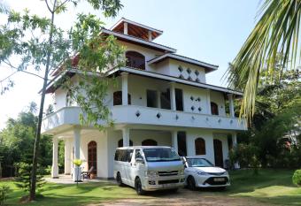 Villa Sureka has Balcony rooms