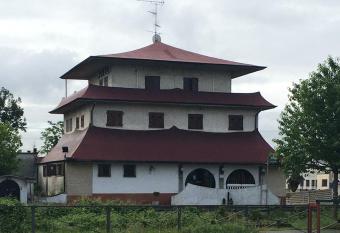 Hotel Cambogia allows 18 year olds to book a room