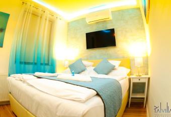 P  l Villa - Premium Apartments - Kecskem  t allows 18 year olds to book a room