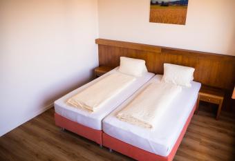 Gasthof Meindl allows 18 year olds to book a room