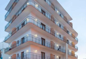 Hostal Alicante has Balcony rooms