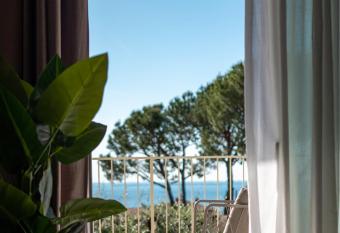 Bed & Breakfast LA HOME and Apartments has Balcony rooms