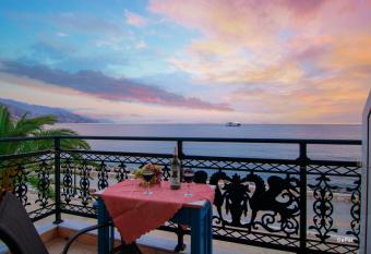 Scorpios Family Rooms has Balcony rooms