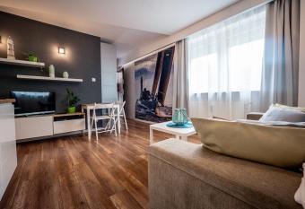 FUDA APARTAMENT DZIECI WRZESI  SKICH 6/1/1 allows 18 year olds to book a room