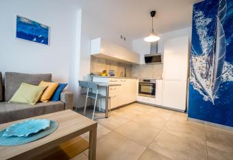 FUDA APARTAMENT BRUKSELSKA 11 has Balcony rooms