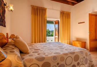 Espaciosa Villa Con Piscina Privada has Balcony rooms