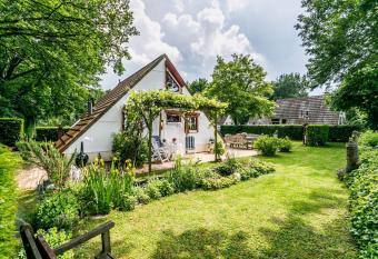 Julia s Holiday Home has Balcony rooms