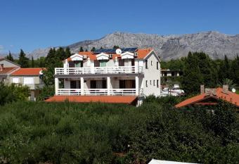 Apartments IDA Sucuraj has Balcony rooms