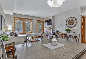 Fenwick Vacation Rentals Suites with Pool & Hot tubs has Balcony rooms