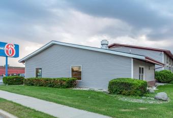 Motel 6 Fond Du Lac, WI allows 18 year olds to book a room