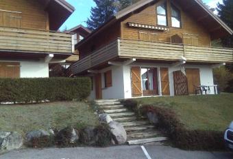 village vosgien allows 18 year olds to book a room