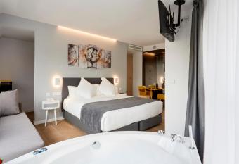 Sercotel Valencia Alameda 41 allows 18 year olds to book a room