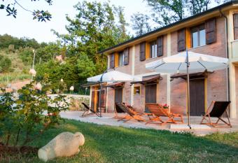 Agriturismo di Paterno has Balcony rooms