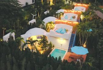 Le Resort and Villas has Balcony rooms