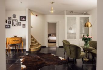 Manoir thoveke has Balcony rooms