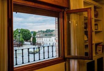 lo+toledo allows 18 year olds to book a room