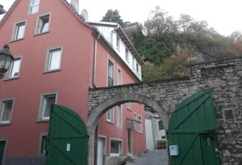 Mainviertelhof allows 18 year olds to book a room