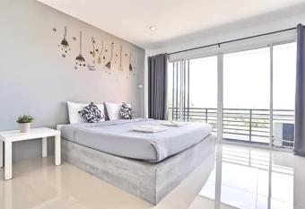 Rest Point Sampran has Balcony rooms