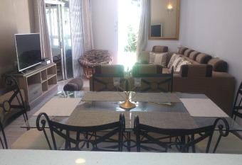 Residence Pereybere - Opposite Public Beach has Balcony rooms