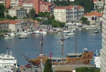 Rooms Diana allows 18 year olds to book a room