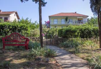 Apartments Lucija has Balcony rooms