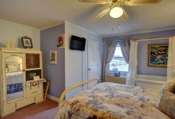 Blue Mountain Mist Country Inn has Balcony rooms